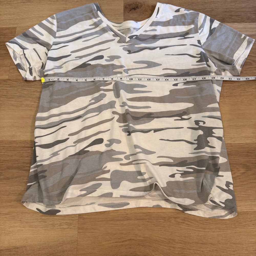 Natural Reflections Gray Camo V Neck Tee Women's XL Bass Pro Cabela's - Picture 5 of 6